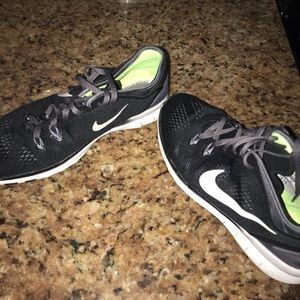 Women’s Nike Sneakers Size 8.5